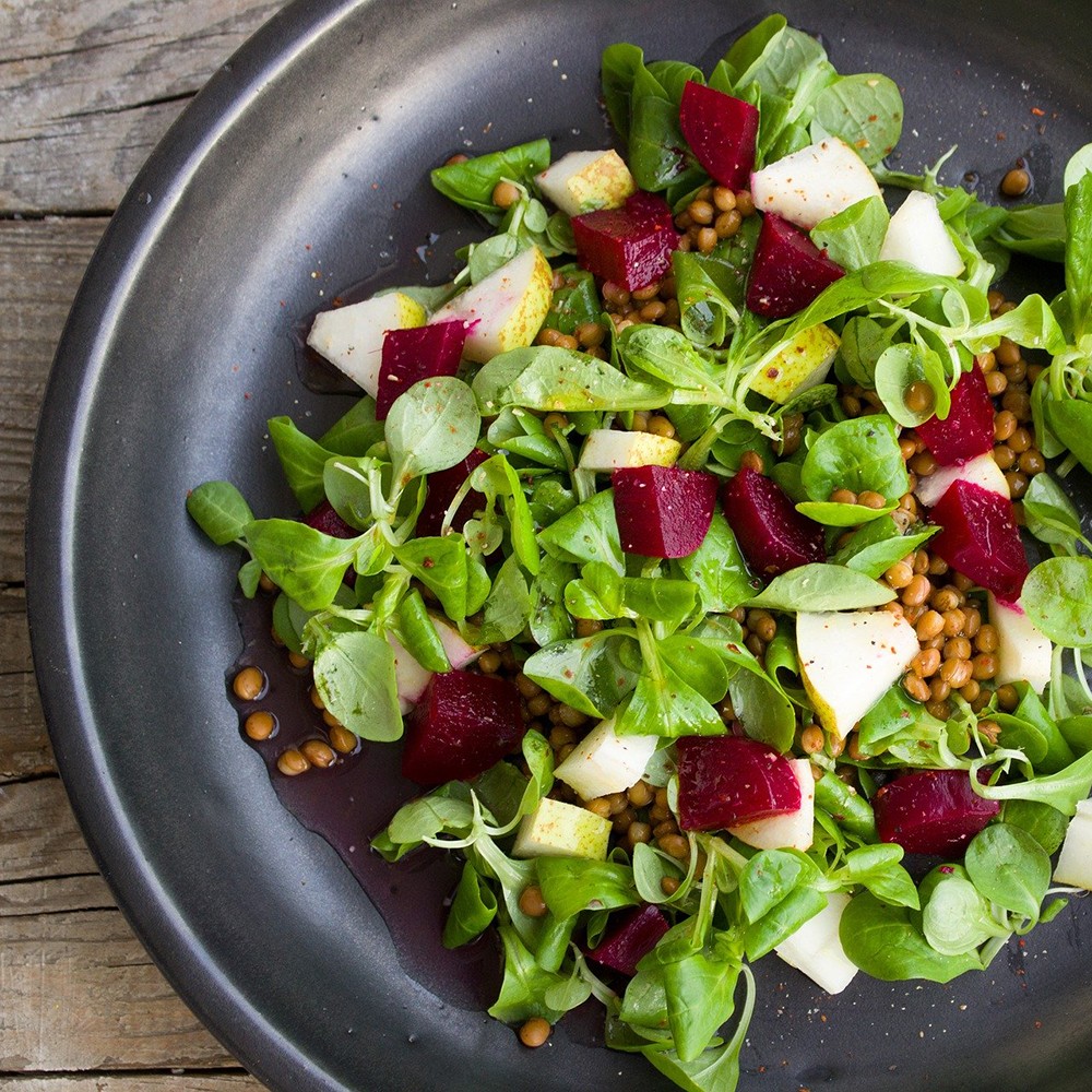  Lamb's lettuce with lentils and pear